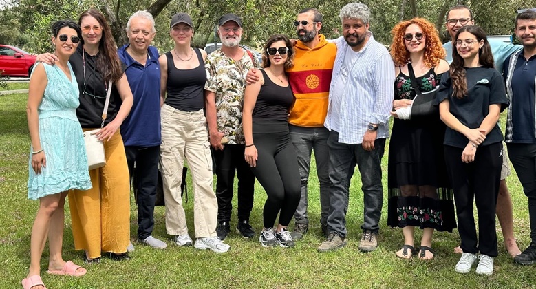 ÜNLÜ OYUNCU ARZU YANARDAĞ'I TRANSFER ETTİLER AYVALIK BELEDİYE TİYATROSU'NUN OYUNCU KADROSUNA SÜRPRİZ İSİM GELDİ