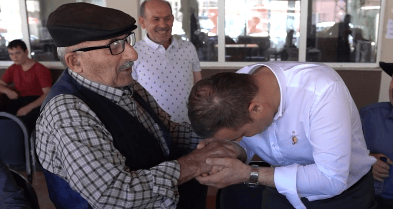 Başkan Akın, bayramı vatandaşlarla iç içe geçiriyor