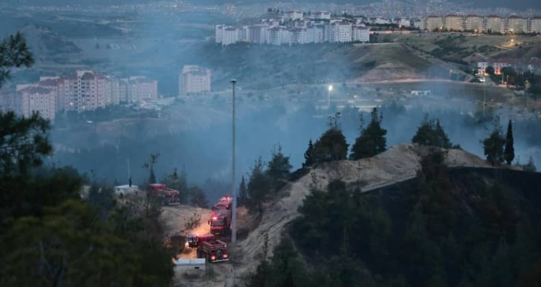 Denizli Büyükşehir Yangına 2 Ayrı Noktada Müdahale Etti