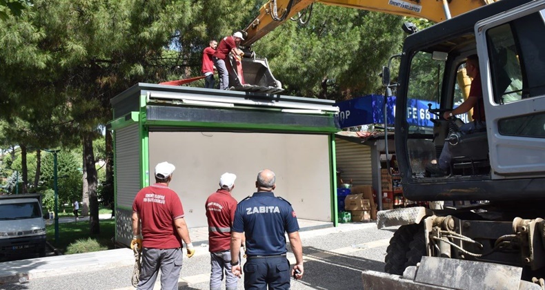 Edremit’te izinsiz yapılar kaldırılıyor