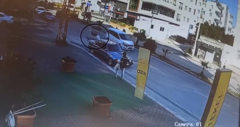 Hafif Ticari Aracın Çarptığı Bisikletli Çocuk Havaya Uçtu