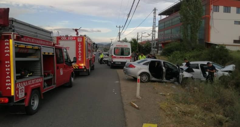 Kontrolden Çıkan Otomobil Karşı Şeride Geçti 1 ölü 4 Yaralı