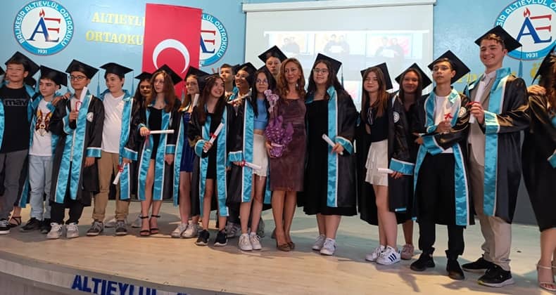 Öğrenciler Mezuniyet Coşkusunu Yaşadı