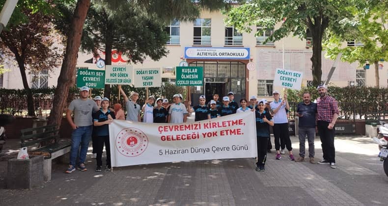 Öğrencilerden Dünya Çevre Günü Yürüyüşü