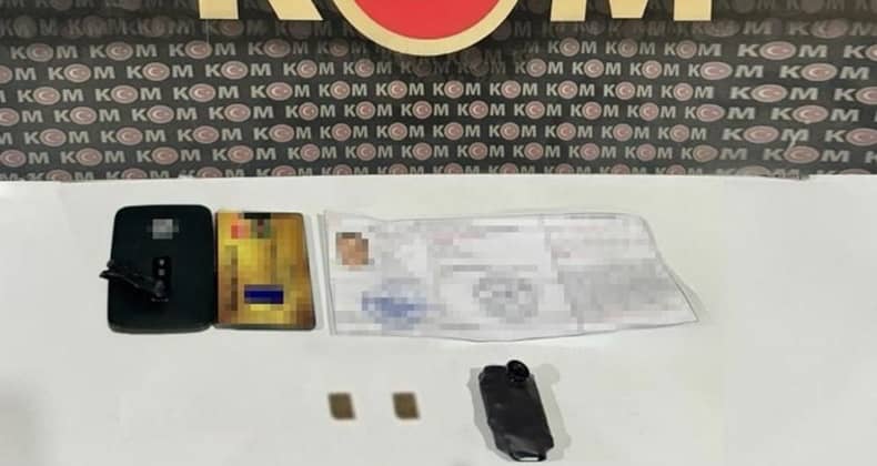 Sınava Kopya Düzeneğiyle Girmeye Çalışan 4 Kişi İle 1 Organizatör Yakalandı