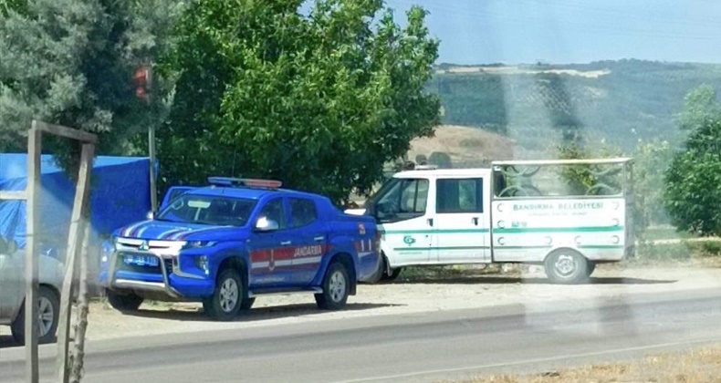 Yol kenarında erkek cesedi bulundu