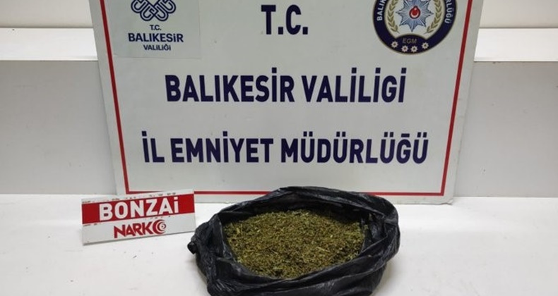 EDREMİT'TE 300 GRAM SENTETİK UYUŞTURUCU ELE GEÇİRİLDİ