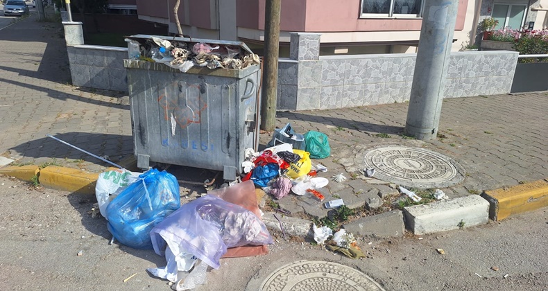 Karesi’deki Çöp Sorunu Mahalle Sakinlerini İsyan ettirdi