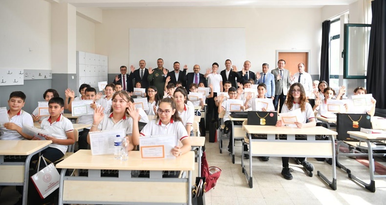 Öğrenciler Karne Heyecanı Yaşadı