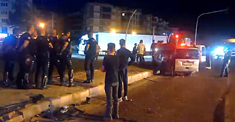 EDREMİT'TE KAZA: 4 YARALI