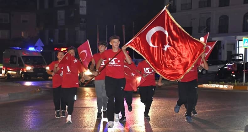 15 Temmuz'un Sekizinci Yılında Kahramanlara Saygı Hainlere Öfke