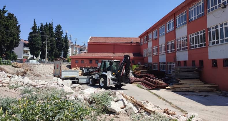 Atık Toplama Çalışmaları Devam Ediyor