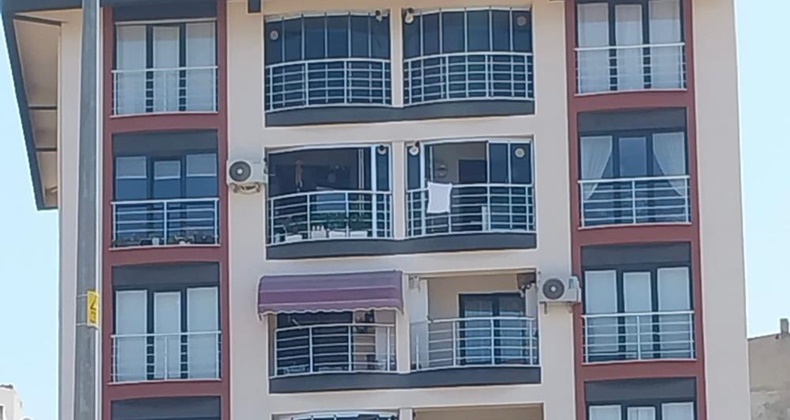 Erdek’te 5’inci kattan düşen çocuk hayatını kaybetti