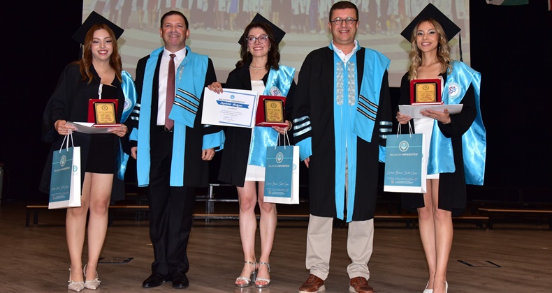 Balıkesir Üniversitesi Tıp Fakültesinde Mezuniyet Gururu