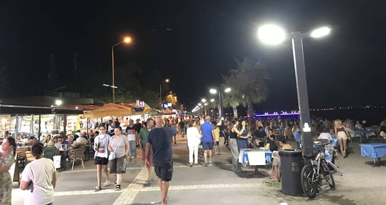 Altınkum Plajı’nda Akşam Hareketliliği