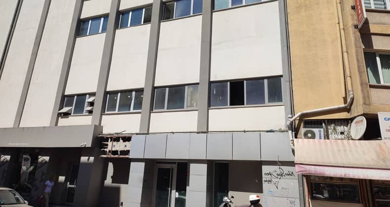 Atalar Caddesi’ndeki Bina Rahatsız Ediyor