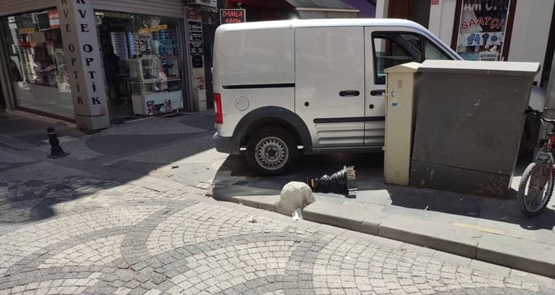 Çarşıda Kaldırım Bariyeri Sorunu