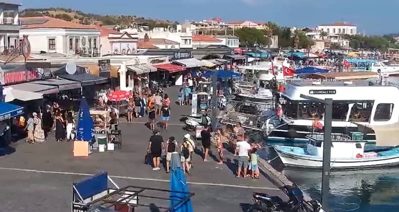 Cunda Adası, Zafer Bayramı'nda da Turistlerin Tercihi Oldu