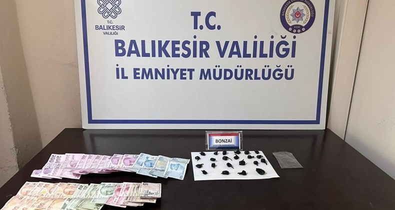 Erdek’te bir şahıs üzerinde 22 paket bonzai ile yakalandı
