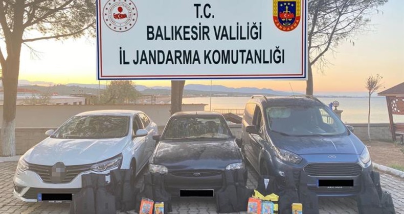 AYVALIK'TA 22 GÖÇMEN, 3 ORGANİZATÖR JANDARMADAN KAÇAMADI