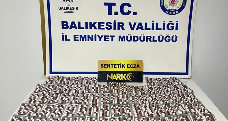 Ayvalık’ta narkotik polisi uyuşturucu hap satıcısını kıskıvrak yakaladı