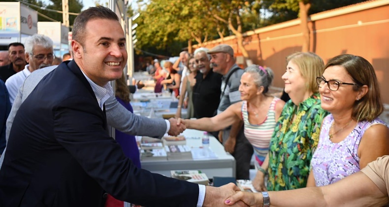 Ahmet Akın’dan Edremit Kitap Fuarı’na tam destek