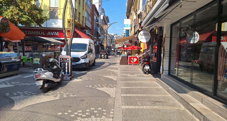 Çarşıda sabah hareketliliği