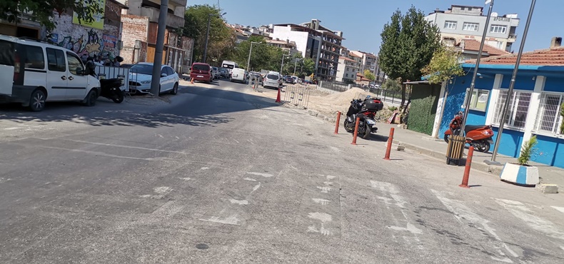 Dereboyu Caddesi’ndeki Çalışmalar Vatandaşları Zorluyor
