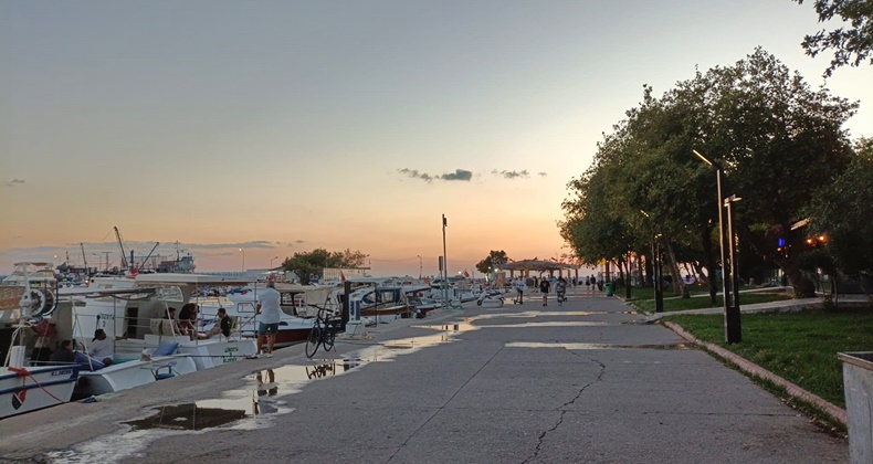 Erdek’te Gün Batımı Manzarası Göz Kamaştırıyor