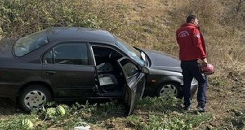 Kontrolden çıkan otomobil tarlaya uçtu: 1 yaralı