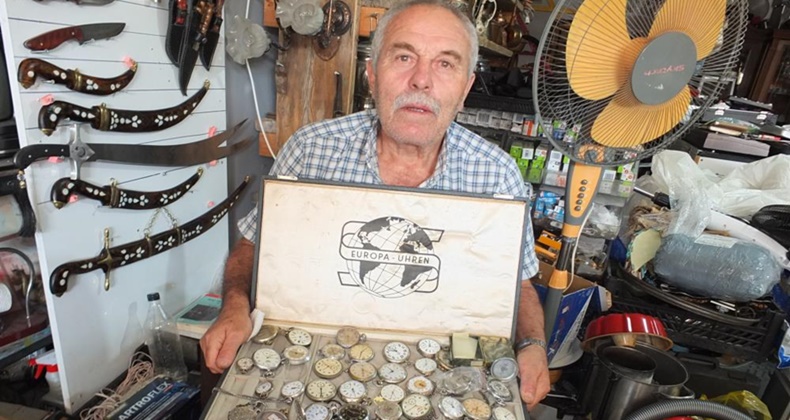 Balıkesirli makineciyi eski merakı binlerce saatin sahibi yaptı