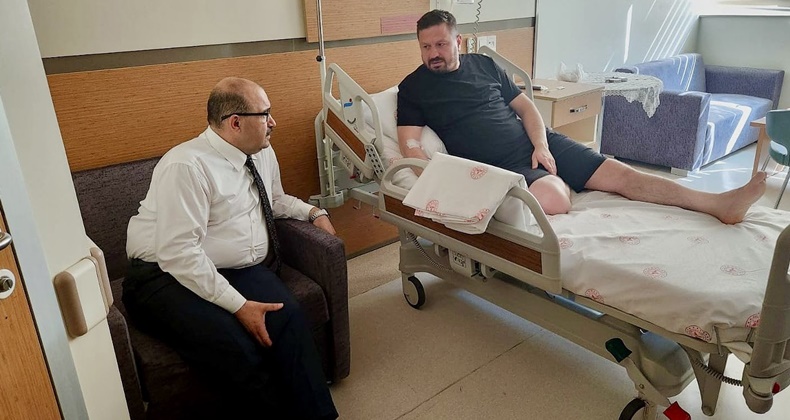 Vali Ustaoğlu, Kaza Geçiren İl Başkanı Aydemir’i Ziyaret Etti