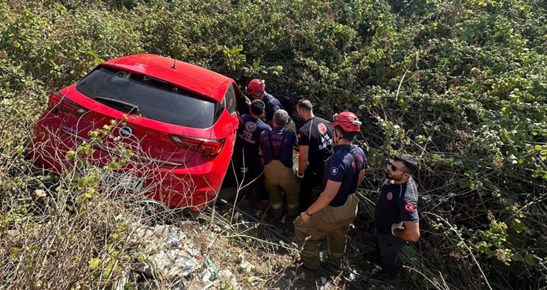 Bandırma’da otomobil şarampole uçtu: 1 yaralı