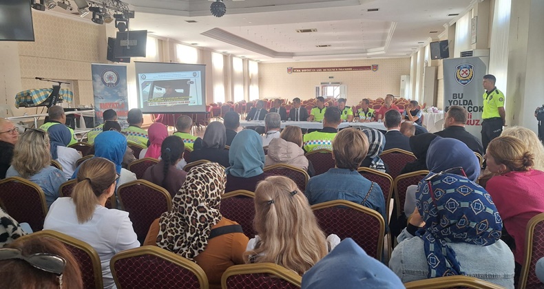 Okul Servis Şoförleri ve Rehberlerine Trafik Eğitimi Verildi