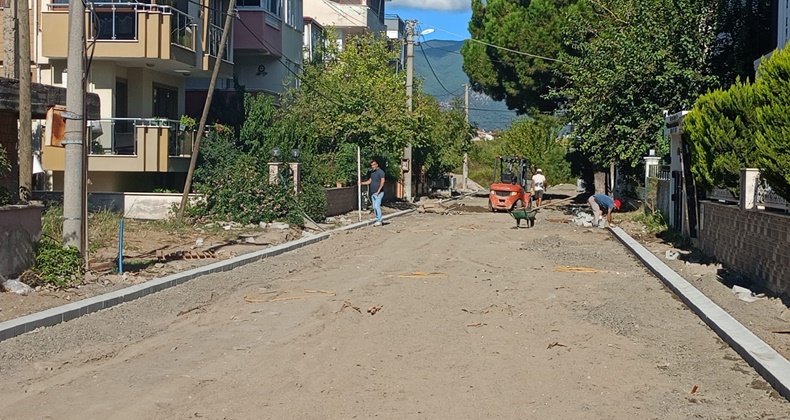 Yol Yapım Çalışmalarına Devam Ediliyor