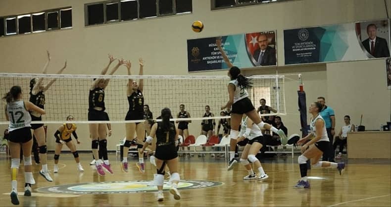 Altınolukspor Vakıfbank'ı 3-2 yendi