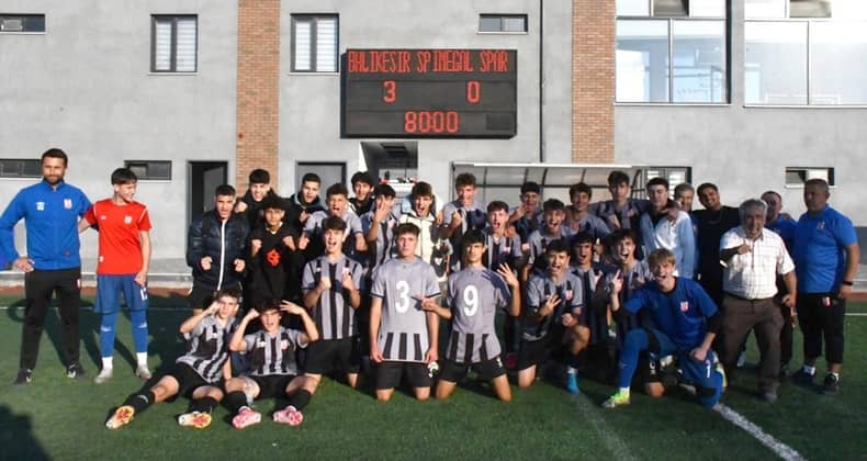 Balıkesirspor altyapı takımları iki maçta sevindi