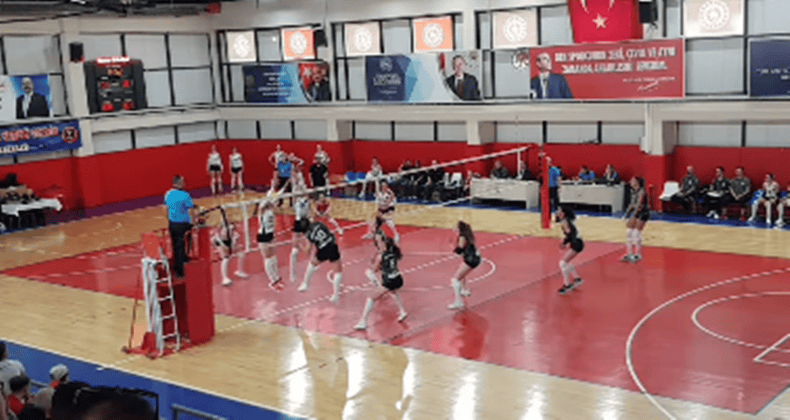 Havran Belediyespor Sakarya Voleybol'a boyun eğdi