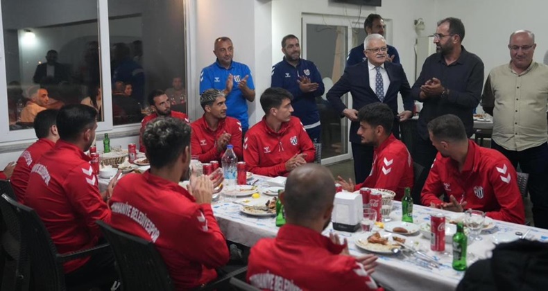 Başkan Deveciler moral yemeğinde sporcularla buluştu