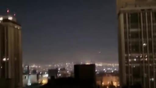 İran’ın Başkenti Tahran ve Kerec kentinde patlama sesleri duyuldu