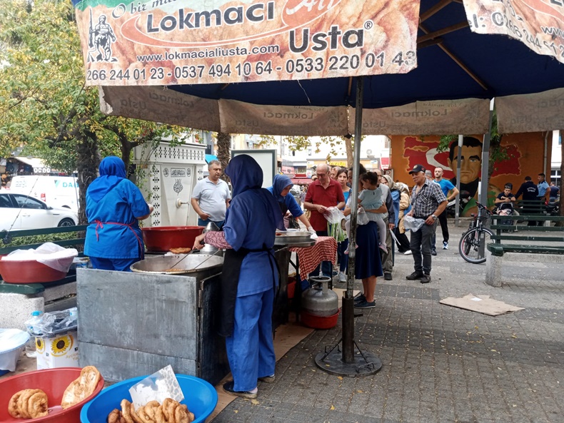 Lokma Geleneği Sürdürülüyor