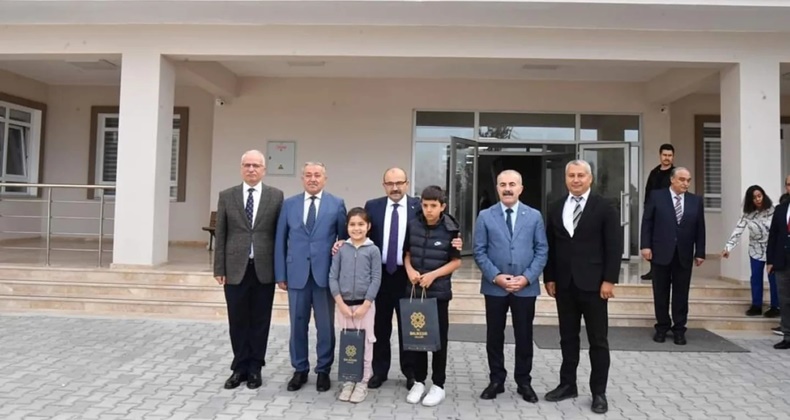 Yeni okullarında ziyaret etti