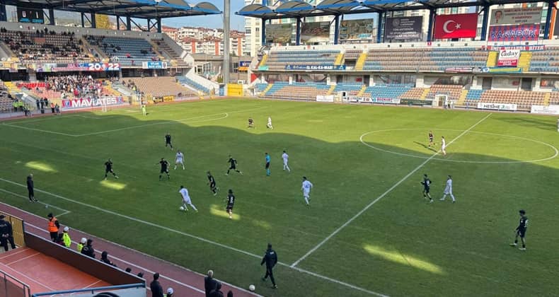Ayvalıkgücü Belediyespor Karabük'te kazandı