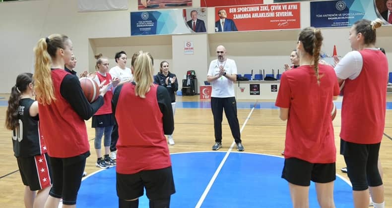 Burhaniye Belediyespor 01 Adana Basketbol'u konuk edecek