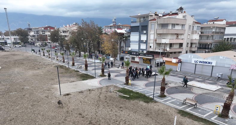 Akçay kordonunda büfeler kaldırıldı çevre düzenleme çalışmaları başladı
