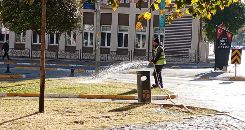 Çimlerin Düzenli Sulanması Takdirle Karşılanıyor