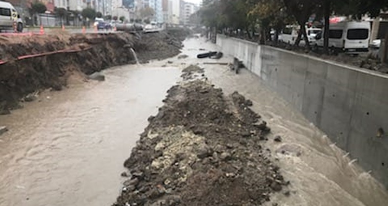 Sağanak Yağış Çalışmaları Sekteye Uğrattı