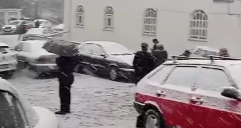 Balıkesir’de Yılın İlk Karı Dursunbey Karapınar Köyüne Yağdı