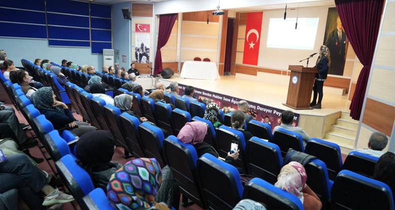 Edremit’te ‘En İyi Narkotik Polis Anne’ semineri verildi