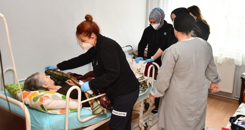 Balıkesir’de evde bakım hizmeti yüzleri güldürüyor